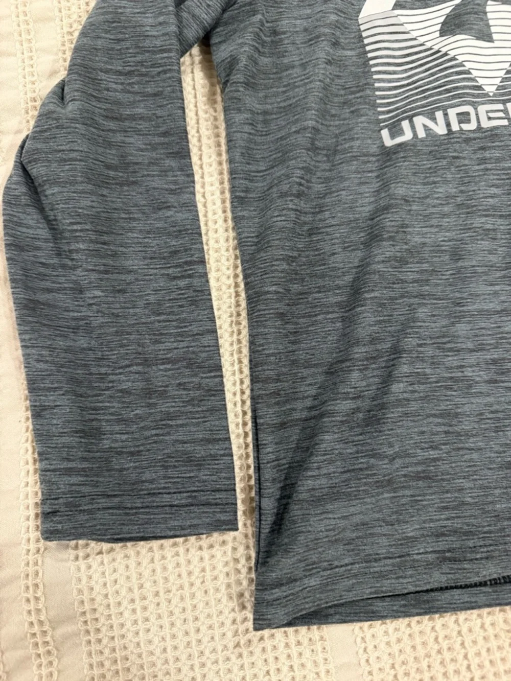Under Armour Outdoor Stature Logo
Hooded Long Sleeve Tee - Picture 3 of 6